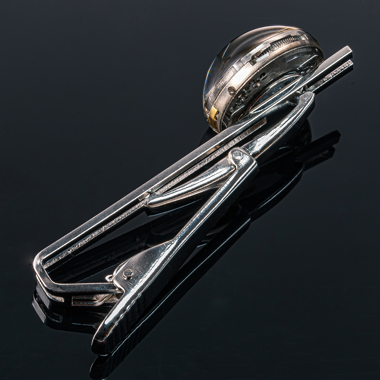 機械式時計のネクタイピン